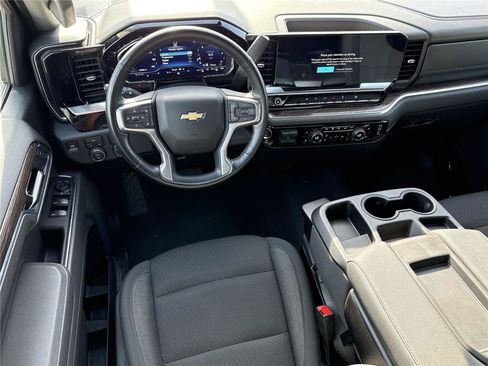 Used 2025 Chevrolet Silverado 1500 LT AWD/4WD image 19