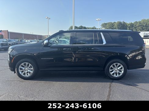 Used 2025 Chevrolet Suburban Premier RWD image 4