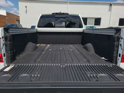 Used 2024 Nissan Titan SV w/ SV Convenience Package image 10