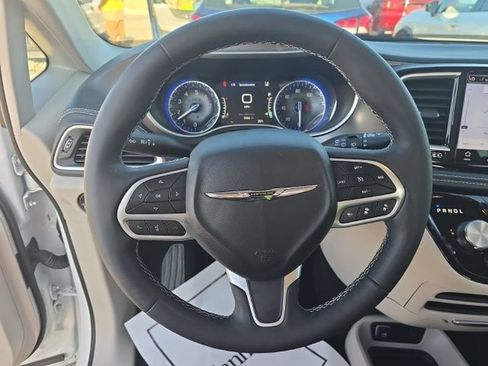 Used 2024 Chrysler Pacifica Touring-L w/ Road Tripper Package FWD image 7
