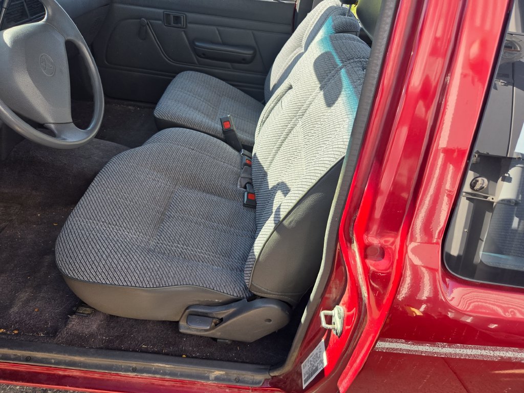 Used 1993 Toyota Pickup Deluxe RWD image 5