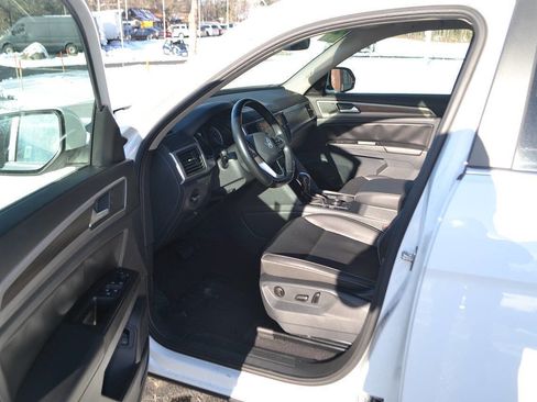 Used 2021 Volkswagen Atlas SE w/ Towing Package image 4