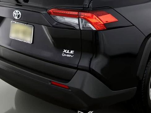 Used 2025 Toyota RAV4 XLE image 14