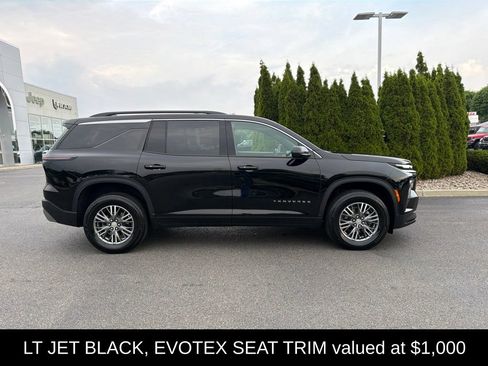 Used 2026 Chevrolet Traverse LT AWD/4WD image 2