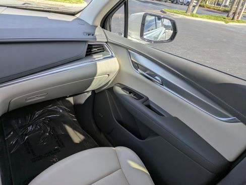 Certified 2022 Cadillac XT5 Premium Luxury w/ Technology Package image 16