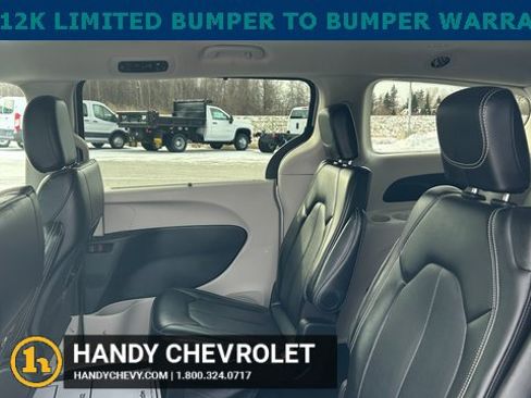 Used 2024 Chrysler Pacifica Touring-L image 40