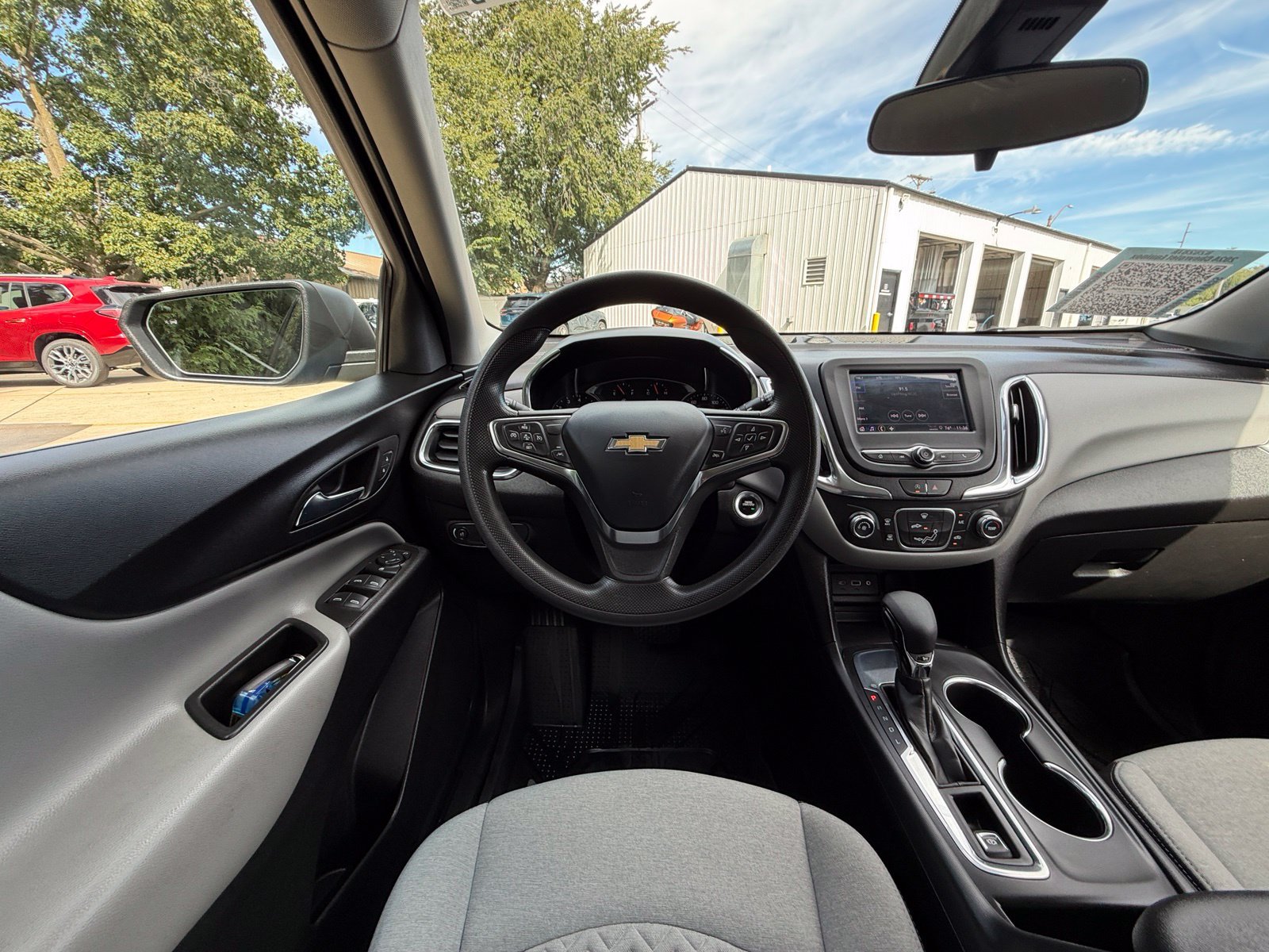 Used 2024 Chevrolet Equinox LS w/ LS Convenience Package FWD image 2