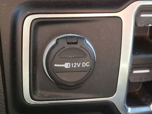 Used 2022 Jeep Wrangler Unlimited Sahara w/ Cold Weather Group AWD/4WD image 26
