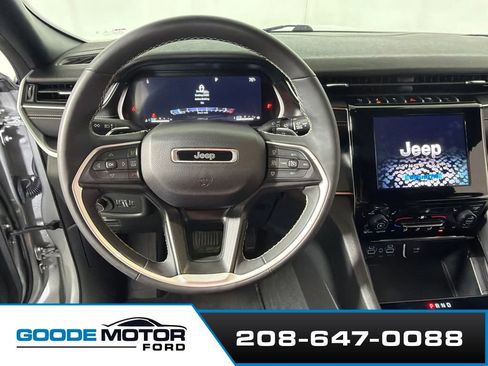 Used 2023 Jeep Grand Cherokee L Laredo AWD/4WD image 12