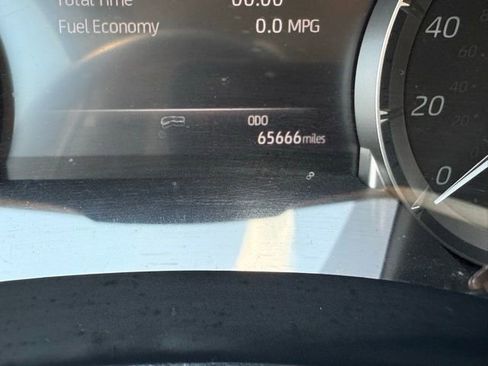 Used 2022 Toyota Highlander XLE image 24