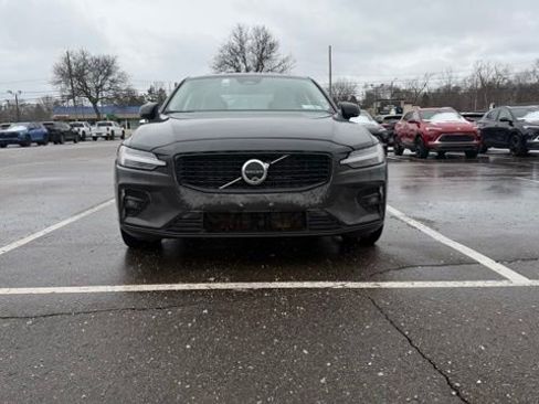 Used 2024 Volvo S60 B5 Core image 2