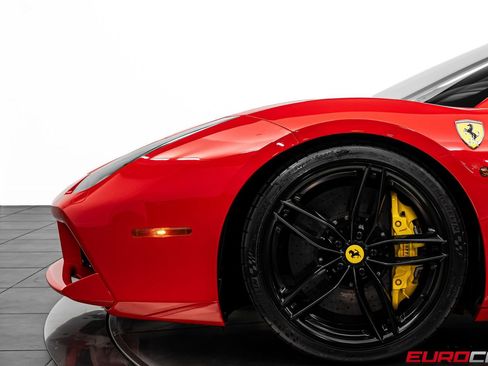 Used 2019 Ferrari 488 GTB RWD image 15