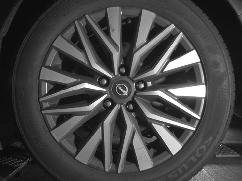 Used 2025 Nissan Altima 2.5 SV FWD image 14