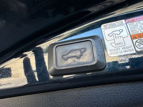 Used 2018 Toyota RAV4 Limited image 39