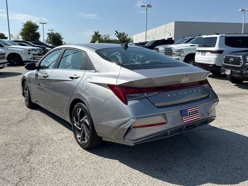 Used 2025 Hyundai Elantra SEL FWD image 3