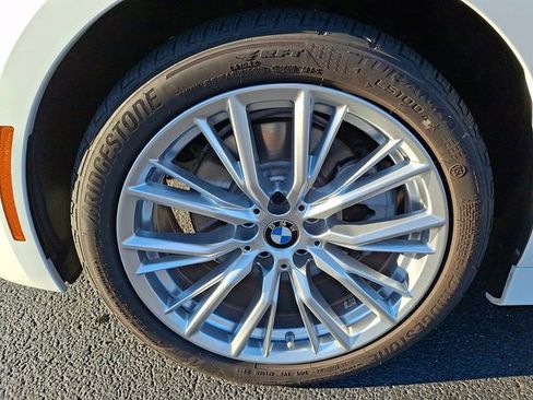 Certified 2023 BMW 330i xDrive Sedan w/ Driving Assistance Package image 8