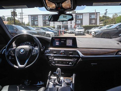 Used 2019 BMW 530e w/ Convenience Package RWD image 12
