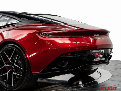 Used 2024 Aston Martin DB12 Coupe image 17