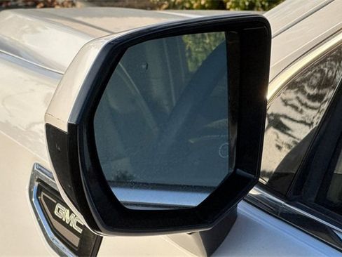 Used 2023 GMC Yukon SLT image 52