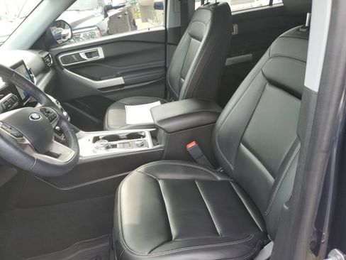 Used 2022 Ford Explorer XLT w/ Equipment Group 202A AWD/4WD image 16