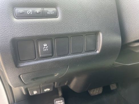 Used 2017 Nissan Murano SV image 18