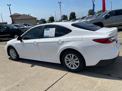 Used 2026 Toyota Camry LE w/ Convenience Package FWD image 4