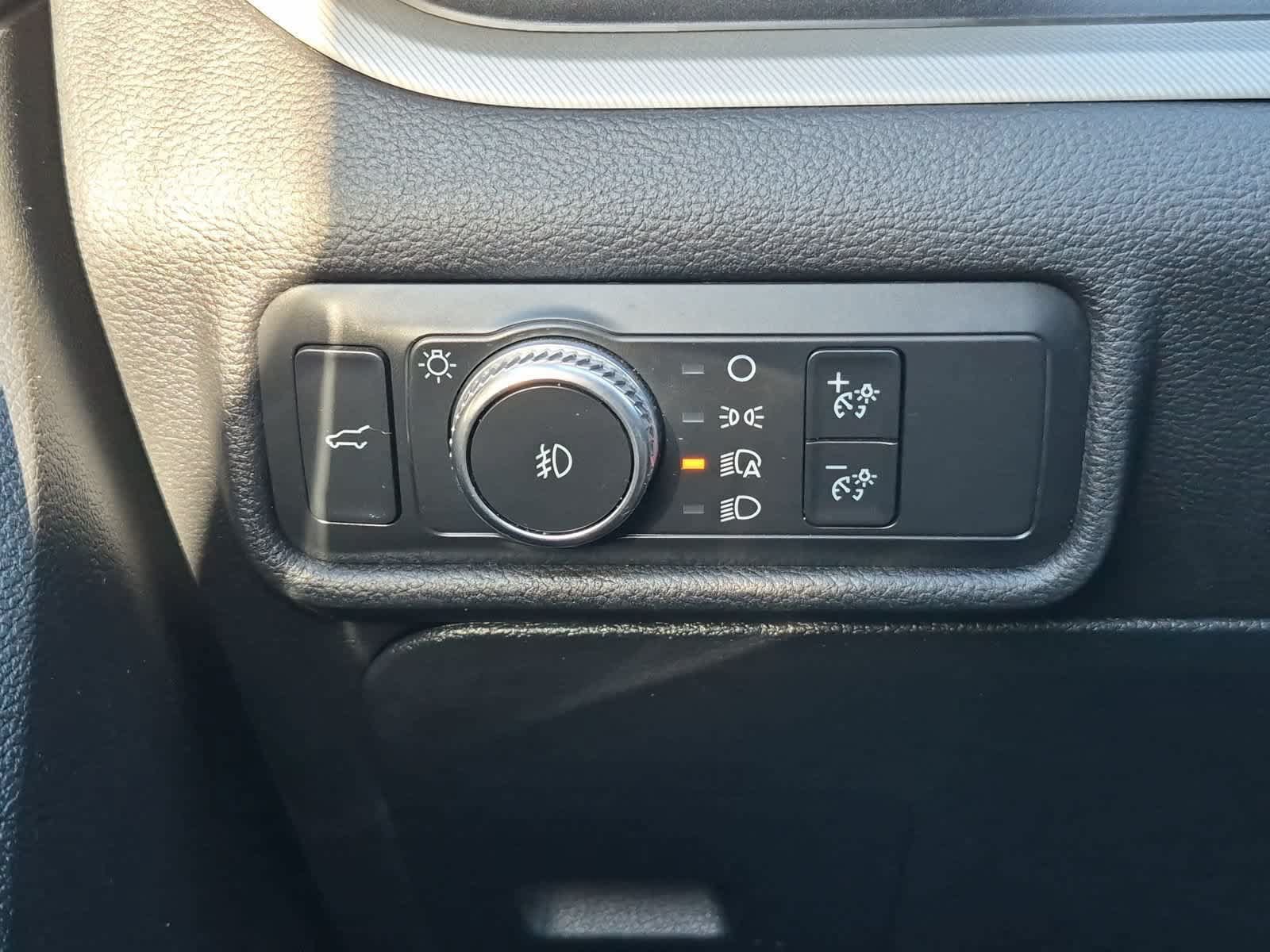 Used 2020 Ford Explorer XLT w/ Equipment Group 202A AWD/4WD image 28