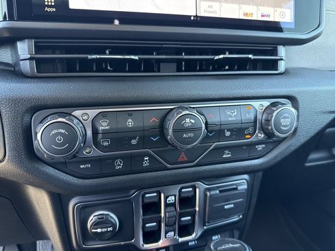 New 2026 Jeep Gladiator Mojave AWD/4WD image 29