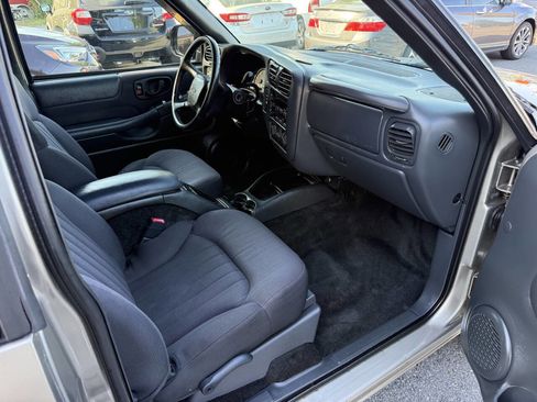 Used 2003 Chevrolet S10 Pickup LS w/ Convenience Package RWD image 11