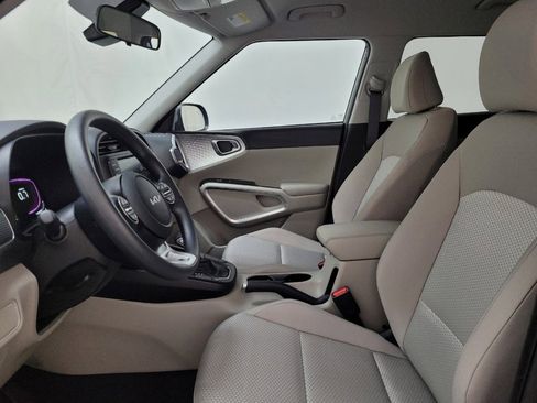 Used 2025 Kia Soul LX image 17