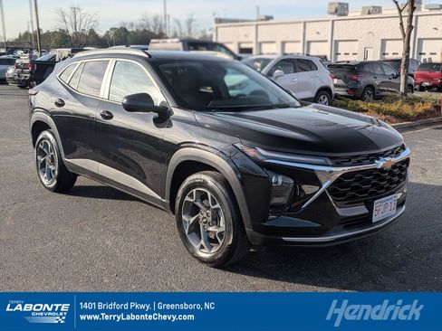 Used 2025 Chevrolet Trax LT w/ LT Convenience Package image 1