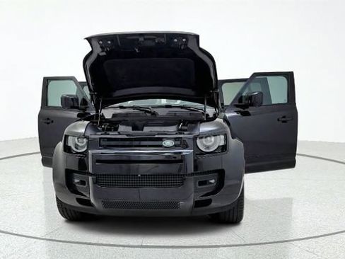 Used 2024 Land Rover Defender 110 X-Dynamic SE AWD/4WD image 12