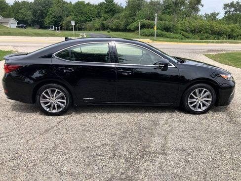 Used 2016 Lexus ES 300h w/ Luxury Package w/Wood Trim FWD image 6
