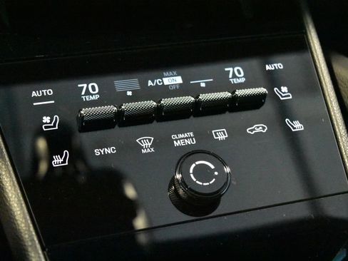 Certified 2025 Porsche Cayenne image 17