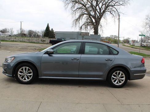 Used 2018 Volkswagen Passat 2.0T S FWD image 3