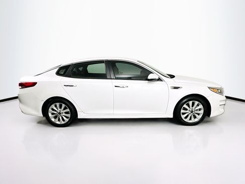 Used 2018 Kia Optima LX w/ 17" Alloy Wheels Package FWD image 10