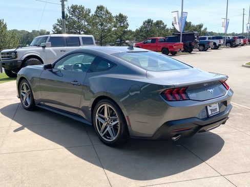 Used 2025 Ford Mustang Coupe RWD image 4