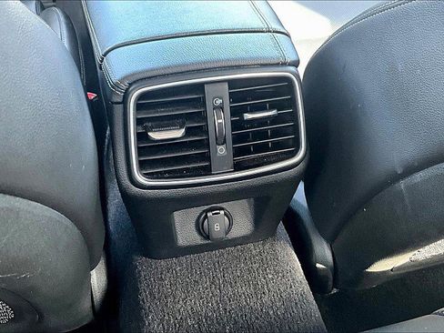 Used 2023 Genesis G70 2.0T image 31