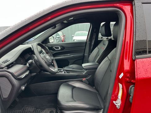 Used 2025 Jeep Compass Trailhawk image 25