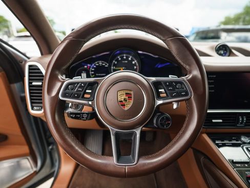 Used 2023 Porsche Cayenne AWD/4WD image 18