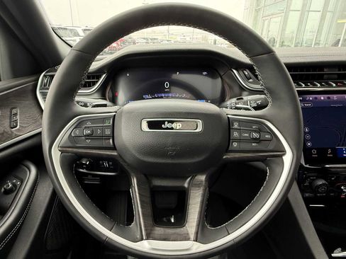 Used 2024 Jeep Grand Cherokee Limited image 24