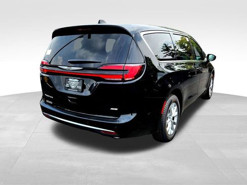 New 2025 Chrysler Pacifica Select w/ Uconnect Theater Family Group image 7