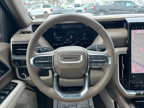 Used 2025 GMC Yukon Denali w/ Sun & Power Step Package image 8