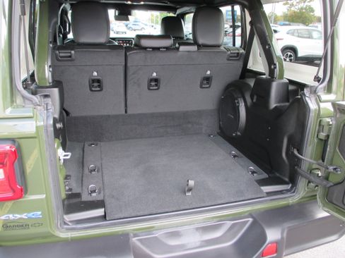 Used 2023 Jeep Wrangler Unlimited Sahara w/ Cold Weather Group image 10