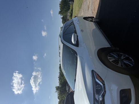 Used 2020 Nissan Pathfinder SL FWD image 3