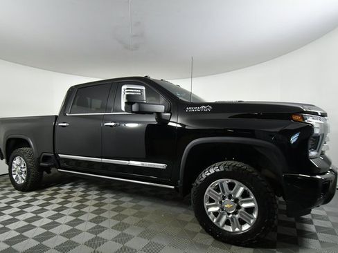 Used 2024 Chevrolet Silverado 2500 High Country w/ Technology Package image 9