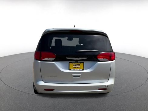 Used 2023 Chrysler Voyager LX FWD image 10