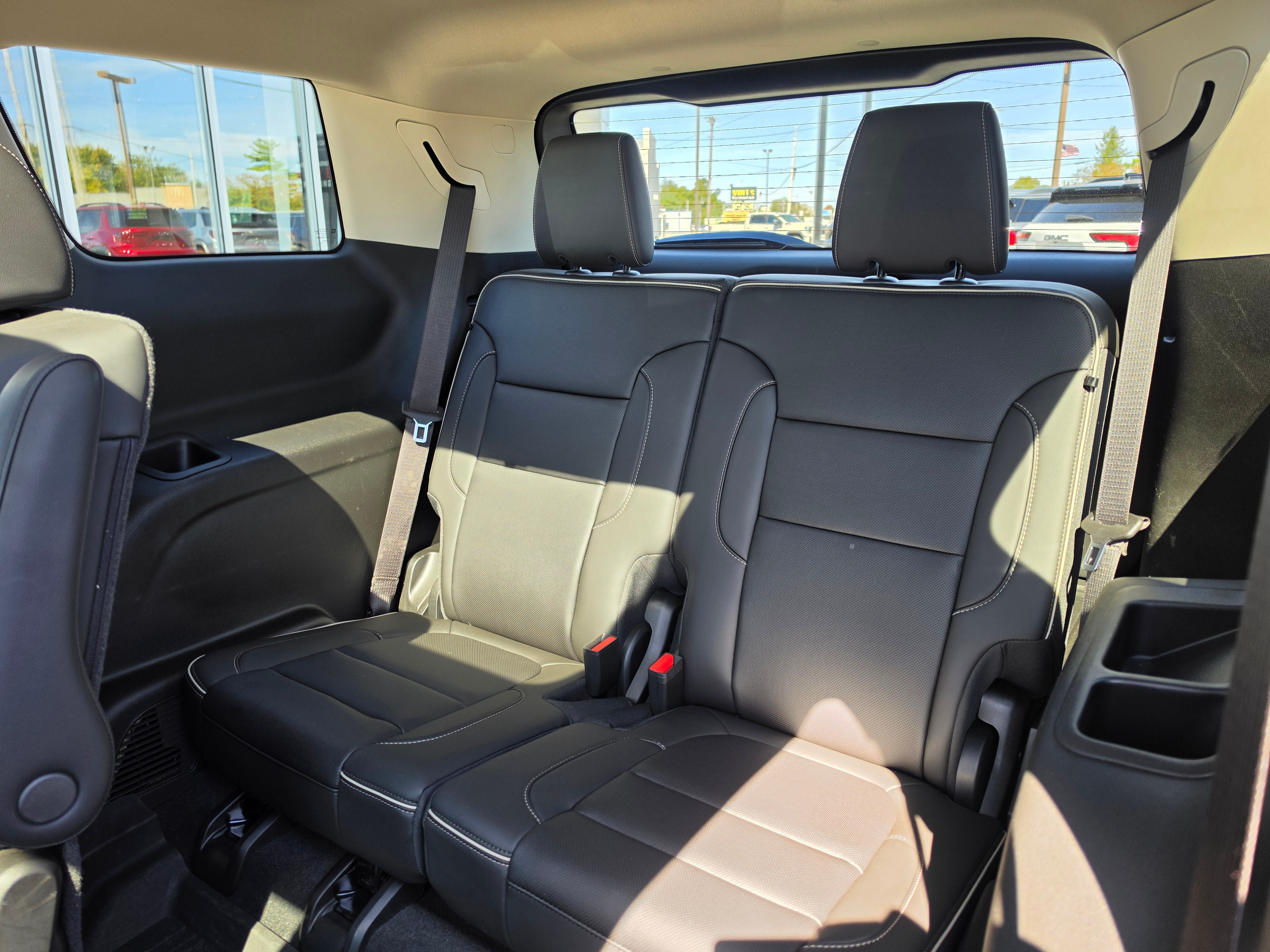 Used 2023 GMC Acadia Denali w/ Denali Ultimate Package AWD/4WD image 14