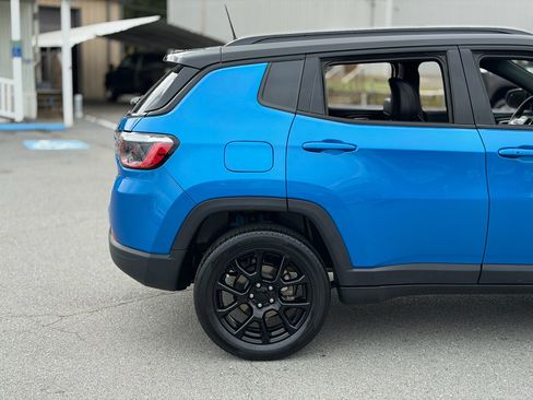 Used 2024 Jeep Compass Latitude w/ Altitude Special Edition AWD/4WD image 9