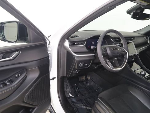 Used 2024 Jeep Grand Cherokee Altitude AWD/4WD image 43